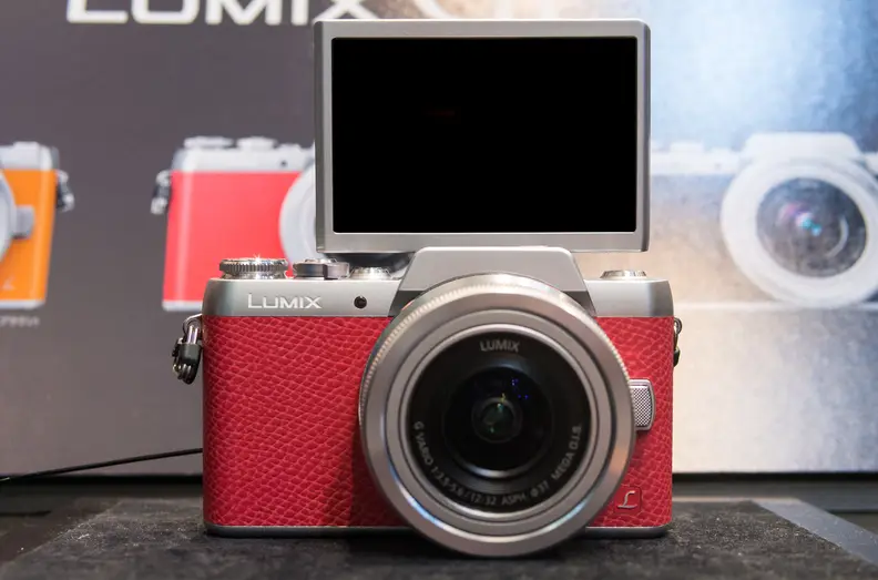 Panasonic Lumix GF7 – Selfie Screen