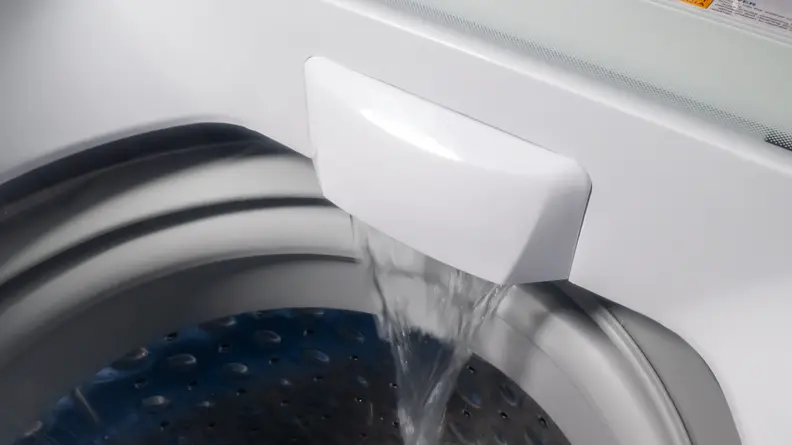 A Panda-PAN50SWR1 washer filling with water