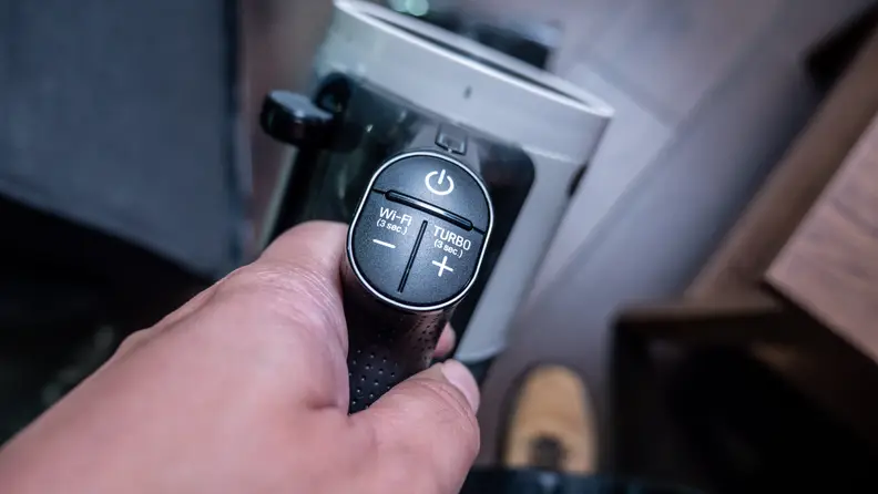 The LG A939KBGS controls