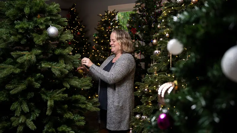 Decorating Christmas trees