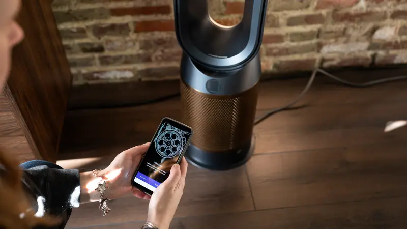 Adjusting a smart fan with an phone app