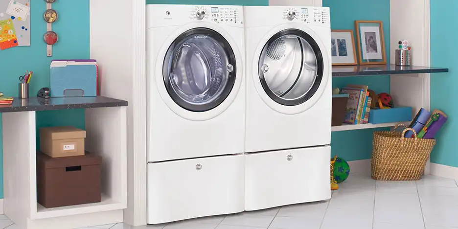 Electrolux EIGD50LIW 8-cu.-ft. Gas Dryer