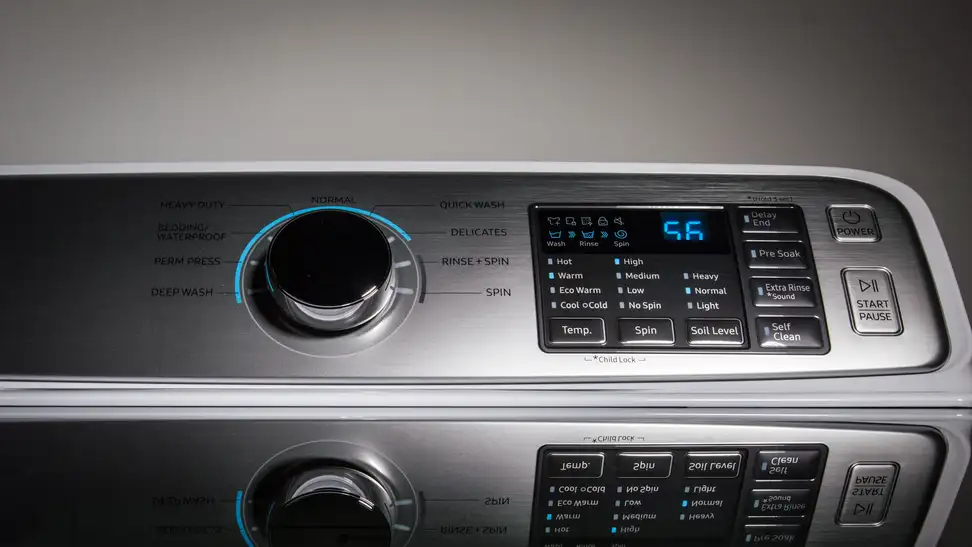 The Samsung WA45M7050AW has a clean control panel