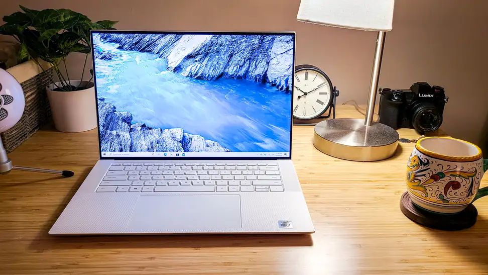 The Dell XPS 15 9500 on a desk