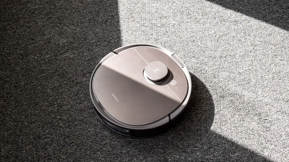 Ecovacs Deebot Ozmo T8 on carpet