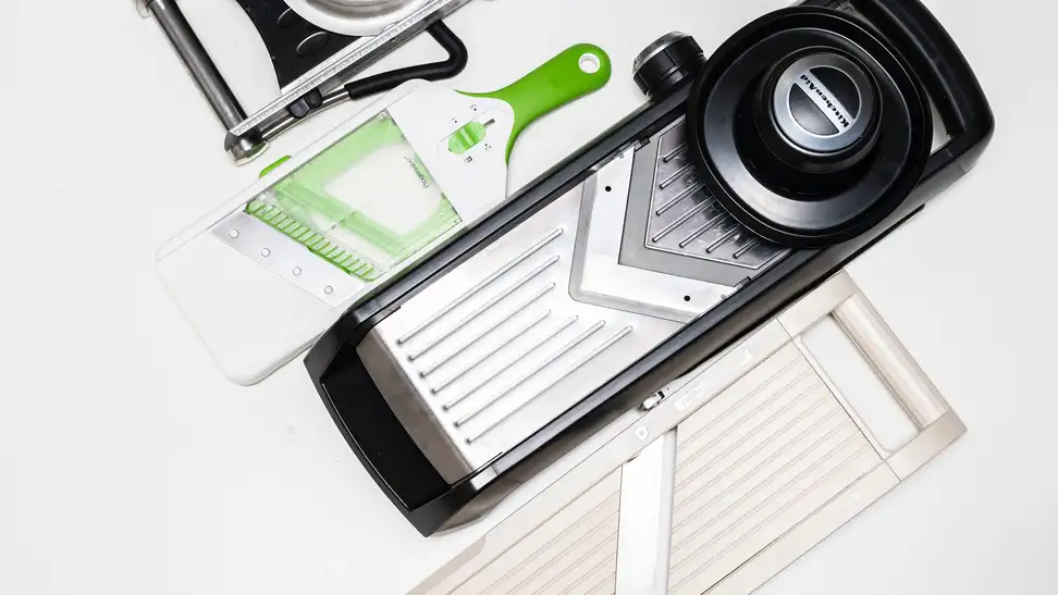 Different mandoline slicers are lined up in a diagonal line