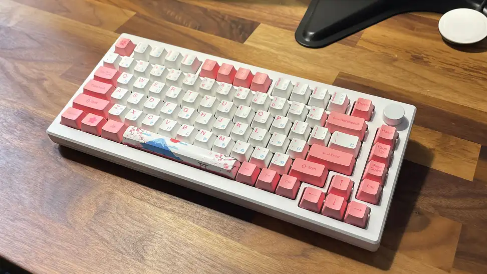 The Akko MOD007B PC.