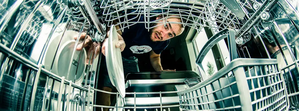 Lies Your Mother Told You About Doing the Dishes [Credit: Flickr user "n1ct4yl0r" (CC BY-NC-ND 2.0)]