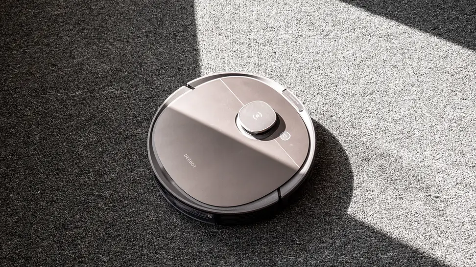 Ecovacs Deebot Ozmo T8 on carpet