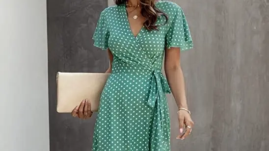 A woman wearing her maxi dress with her favorite purse into town for brunch.