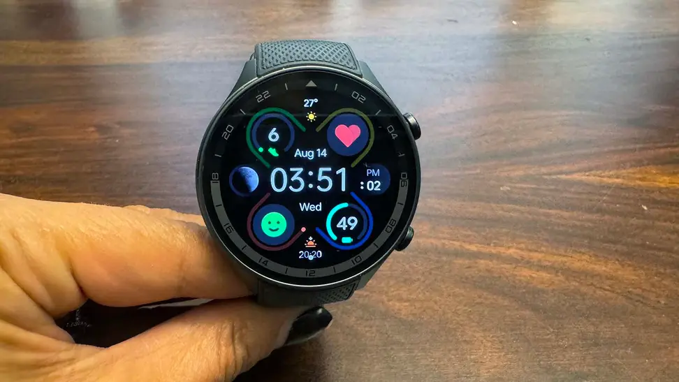 The OnePlus Watch 2R displaying 3:51pm.